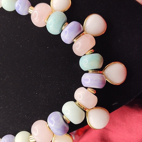 Vintage Talbots Stone/Glass Bead Gold Tone Paddle Charms Toggle Closure Necklace - Picture 4 of 7